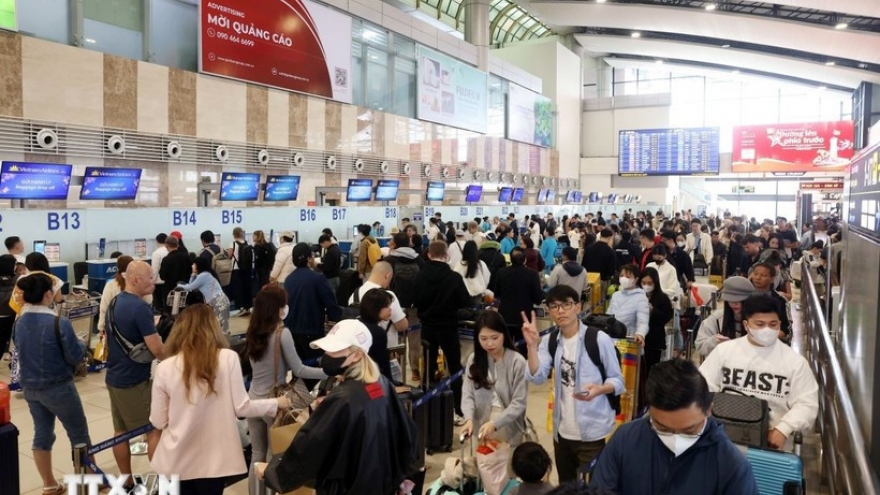 Noi Bai handles over 116,000 passengers on pre-Tet peak day